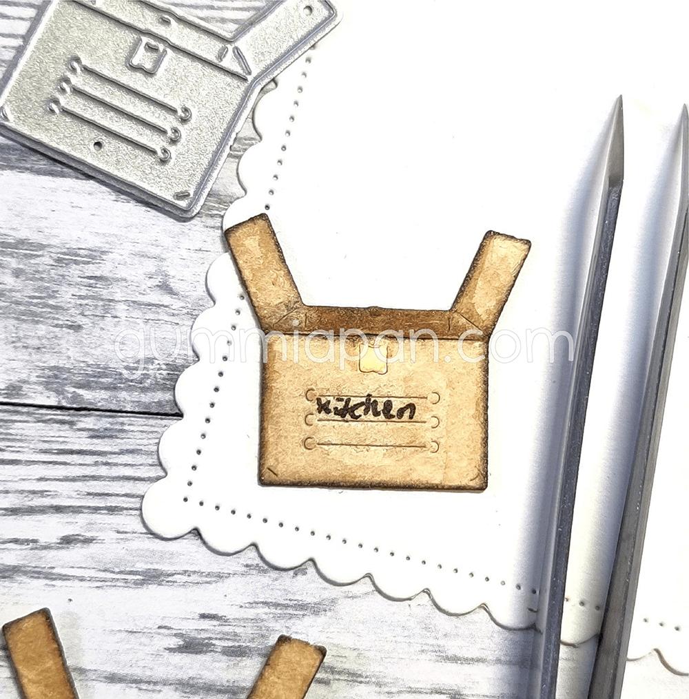 Gummiapan – Moving Box
